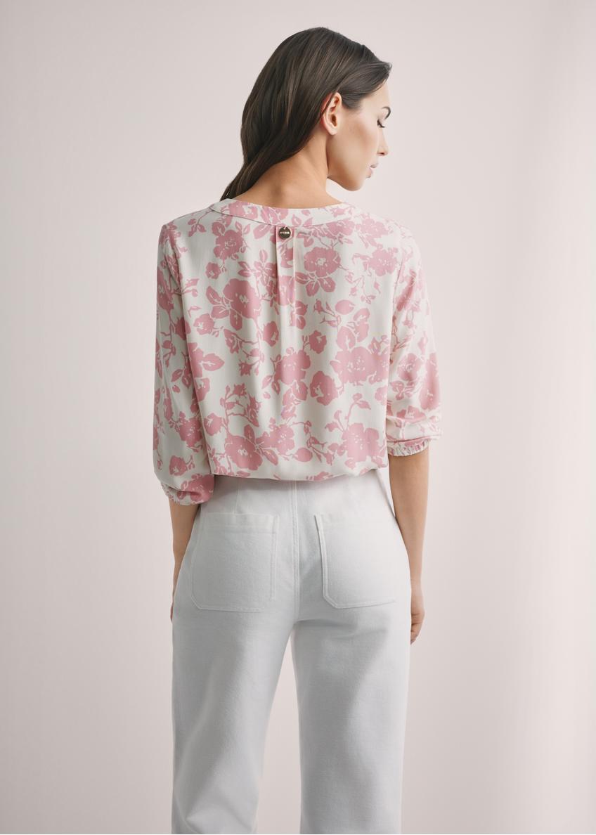 Bluzka damska w różowe kwiaty BLUDT-0172A-5P(W26)