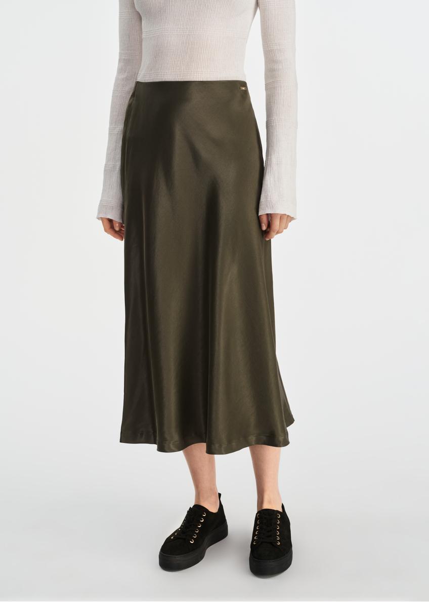Satynowa spódnica midi w kolorze khaki SPCDT-0105-55(W25)-02