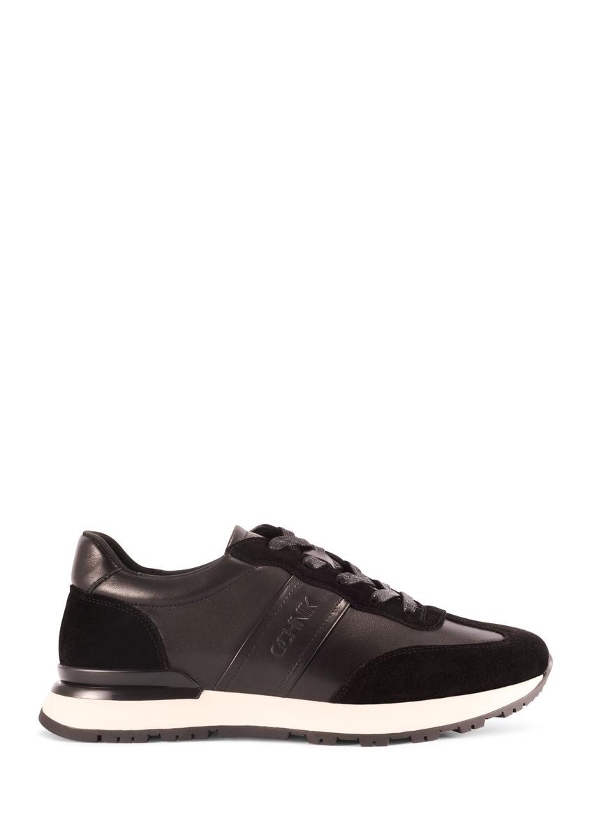 Czarne sportowe buty męskie BUTYM-0510-99(Z25) - widok produktu z boku na białym tle. 