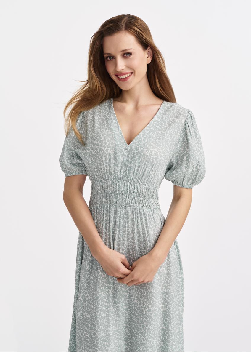 Długa sukienka w kwiaty w kolorze miętowym SUKDT-0191-98(W25)