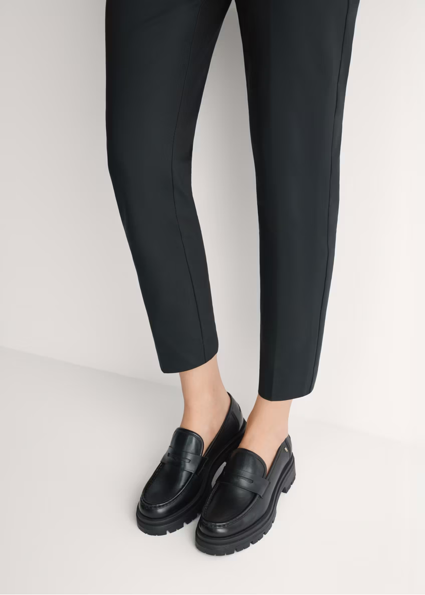 Czarne skórzane loafersy damskie BUTYD-1069-99(W26)