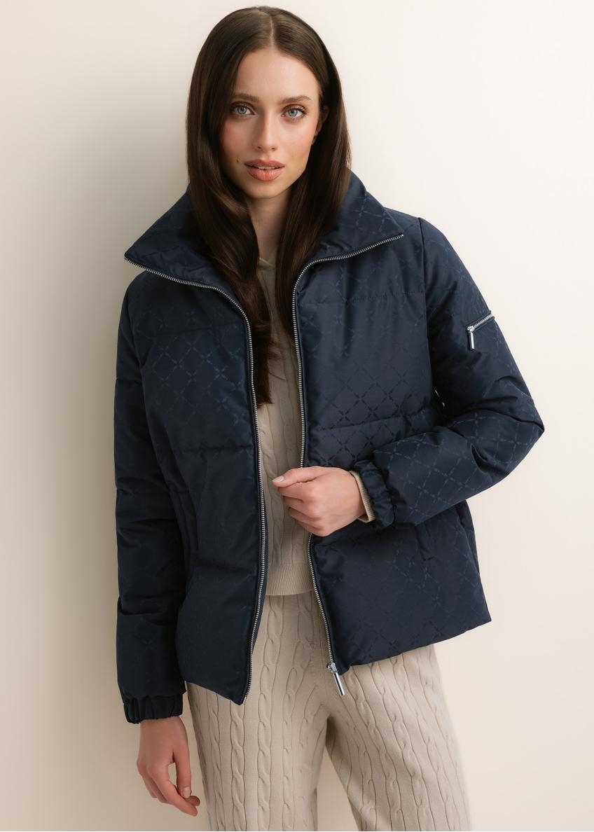 Granatowa kurtka damska w monogram ze stójką KURDT-0694-7E(Z26)