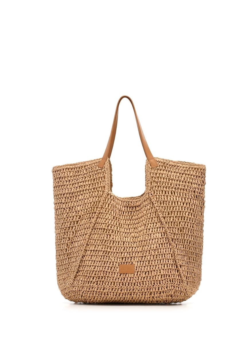 Beżowa słomkowa torebka shopper TOREC-1223-1E(W26) - widok produktu z przodu, na białym tle. 