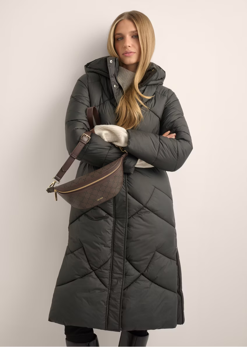 Brązowa nerka z monogramem TOREC-0981-1P(Z26)